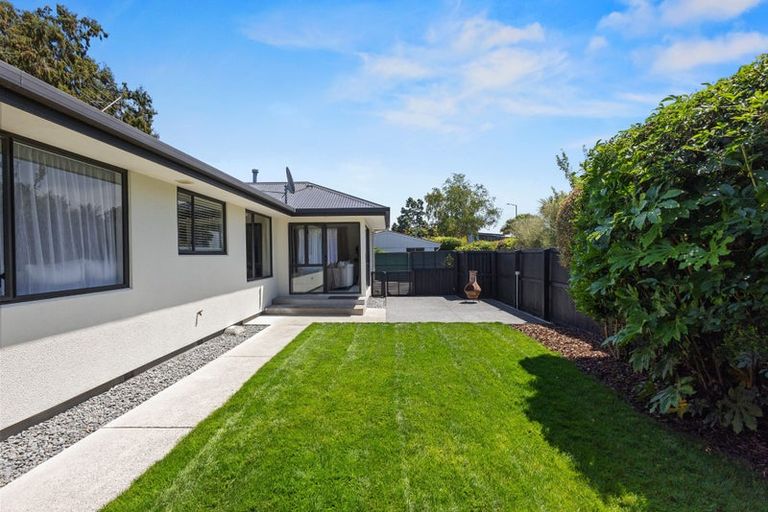 Photo of property in 190 Main North Road, Redwood, Christchurch, 8051