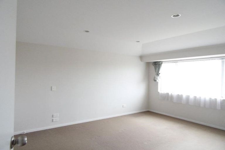 Photo of property in 27/22 Northcross Drive, Oteha, Auckland, 0632