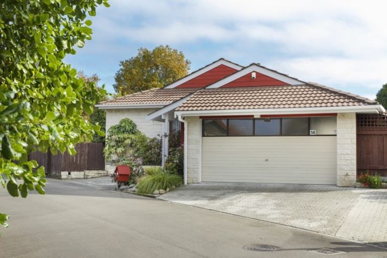 Photo of property in 14 Fraser Court, Roslyn, Palmerston North, 4414