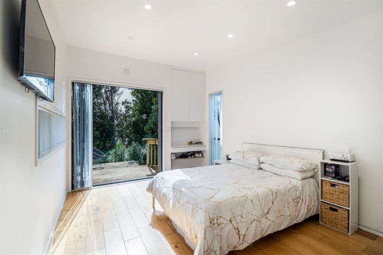 Photo of property in 2/20 Celeste Place, Totara Vale, Auckland, 0627