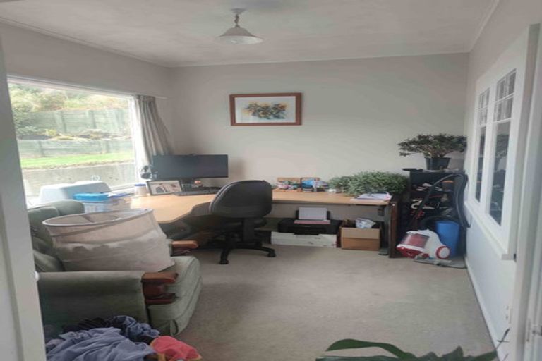 Photo of property in 2 Milne Terrace, Island Bay, Wellington, 6023