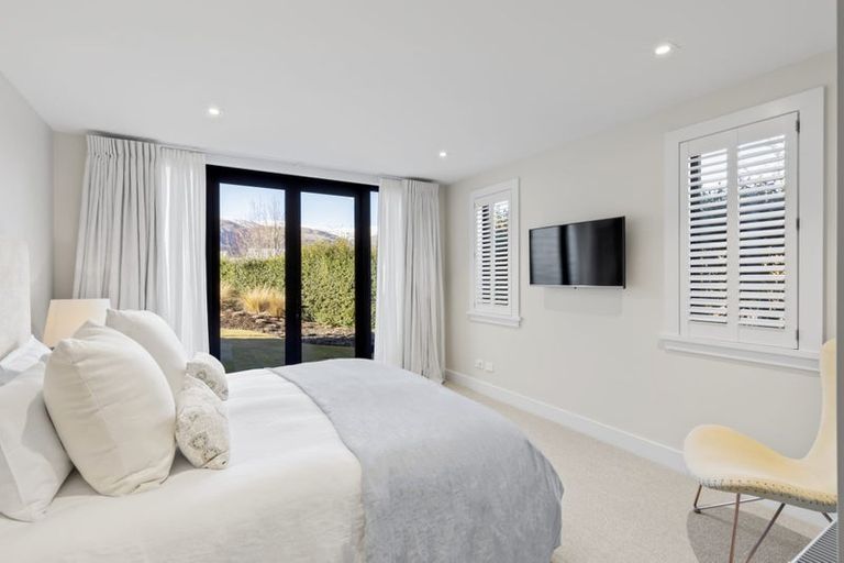 Photo of property in 2 Taramea Lane, Arrowtown, 9371