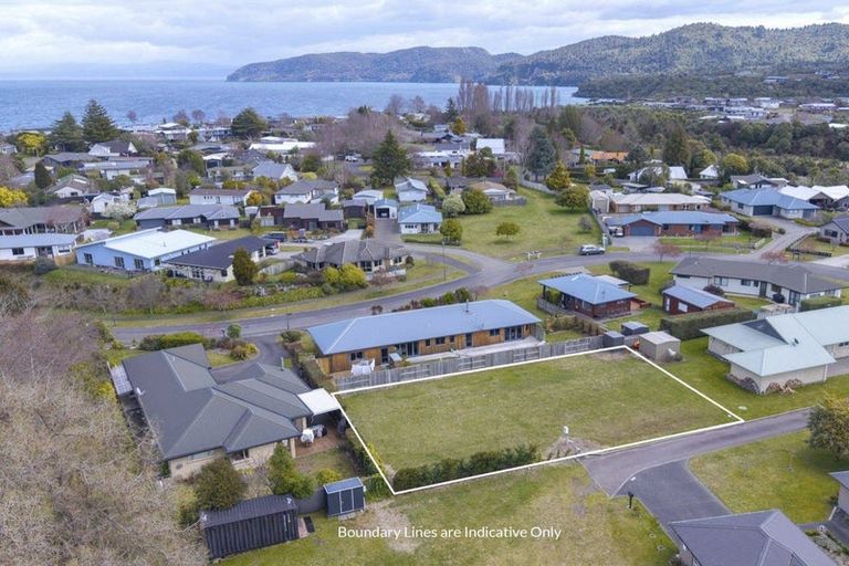 Photo of property in 35 Lakemere Way, Kinloch, Taupo, 3377