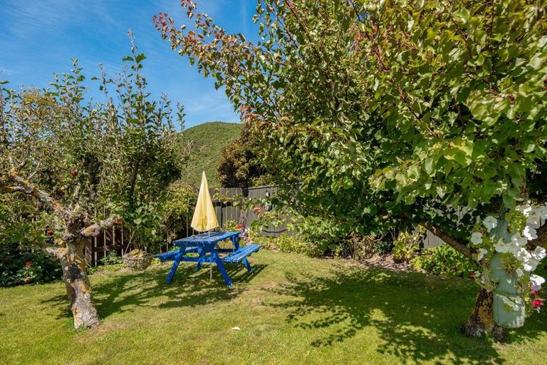 Photo of property in 108 Moana View Road, Waikawa, Picton, 7220