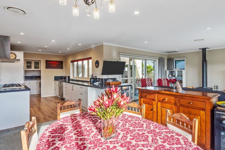 Photo of property in 36 Pharazyn Avenue, Waikanae Beach, Waikanae, 5036