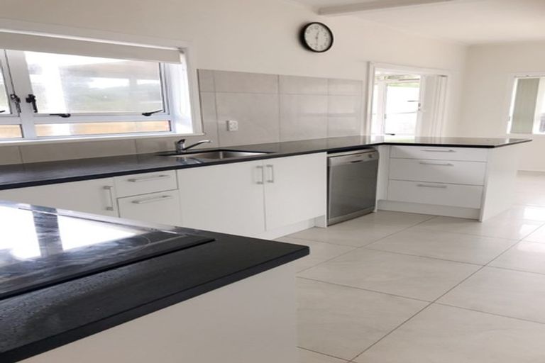 Photo of property in 32 Landon Avenue, Mangere East, Auckland, 2024