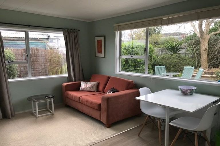 Photo of property in 69 Kiwi Esplanade, Mangere Bridge, Auckland, 2022