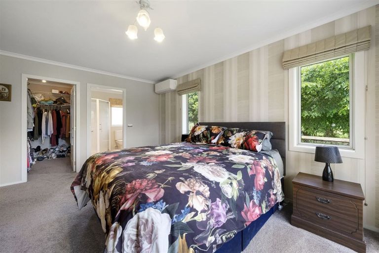 Photo of property in 468 Tararua Road, Levin, 5571