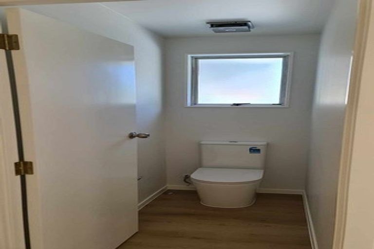 Photo of property in 3 St Margaret Place, West Harbour, Auckland, 0618