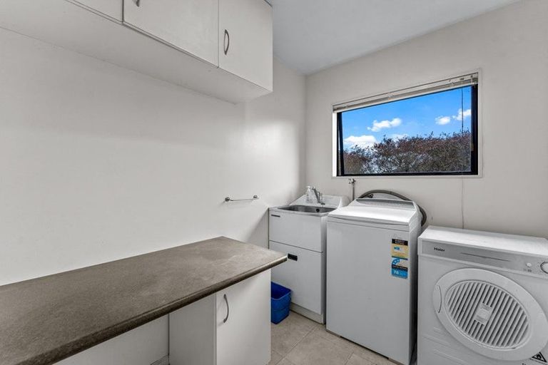 Photo of property in 2/12 Sunnynook Road, Sunnynook, Auckland, 0620