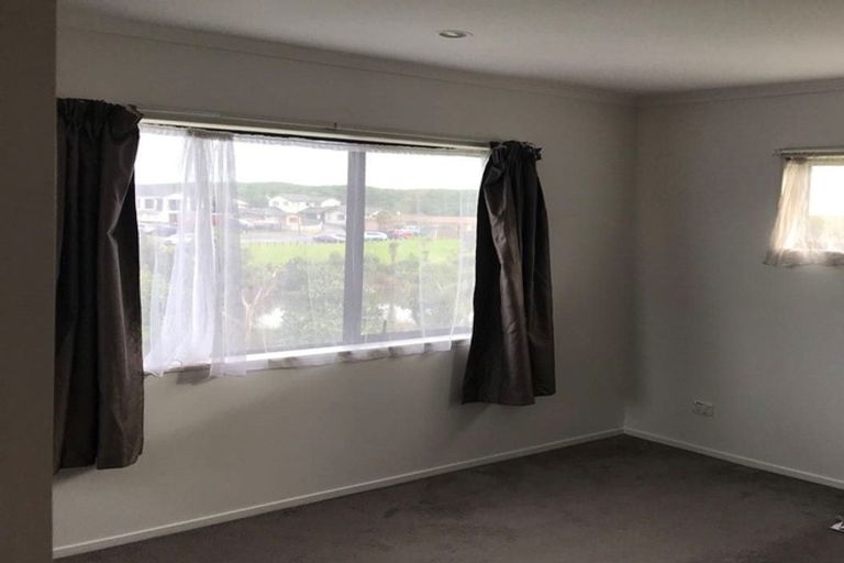 Photo of property in 51 De Havilland Drive, Goodwood Heights, Auckland, 2105