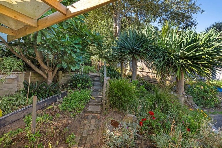 Photo of property in 47 Sea View Road, Baylys Beach, 0377