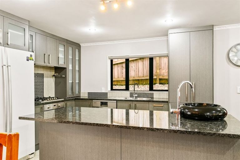 Photo of property in 14 Bradnor Meadows Drive, Swanson, Auckland, 0612