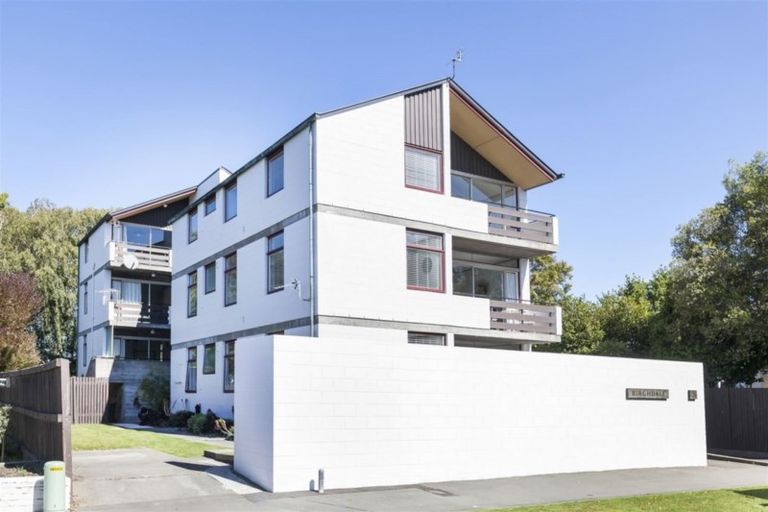 Photo of property in 21 Newbridge Place, Ilam, Christchurch, 8041