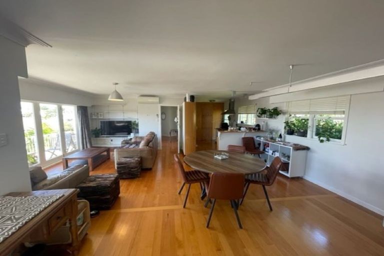 Photo of property in 24 Bevyn Street, Castor Bay, Auckland, 0620