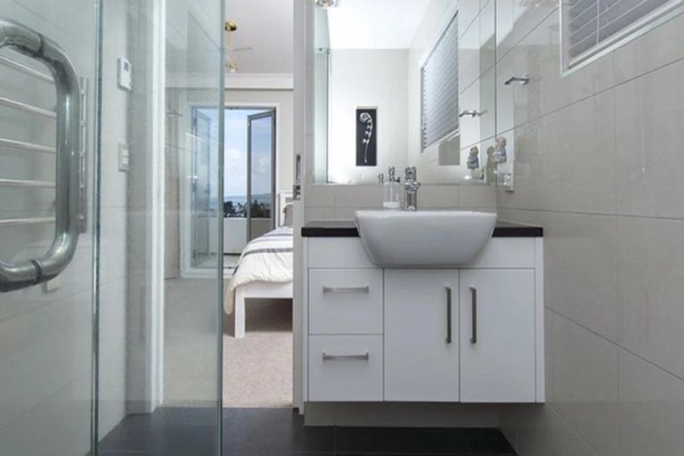 Photo of property in 2 Bucklands Beach Road, Bucklands Beach, Auckland, 2012