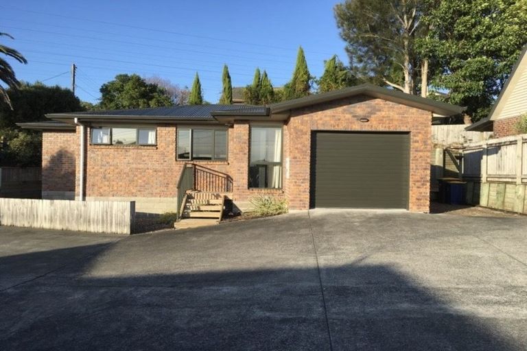 Photo of property in 302 Triangle Road, Massey, Auckland, 0614