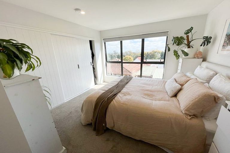 Photo of property in 4/60 Highland Drive, Highland Park, Auckland, 2010