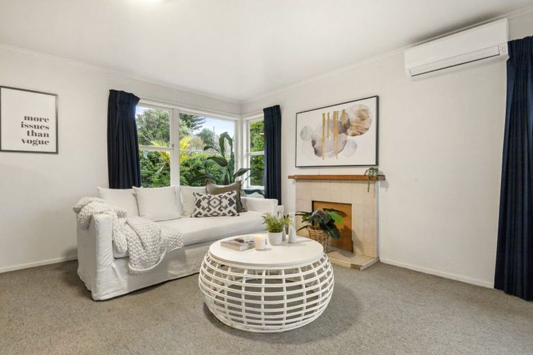 Photo of property in 72 Blakeborough Drive, Forrest Hill, Auckland, 0620