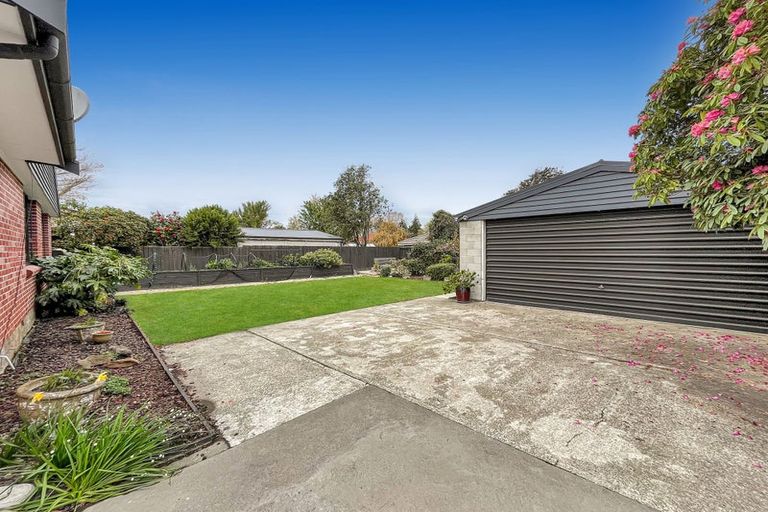 Photo of property in 17 Burnside Crescent, Burnside, Christchurch, 8053