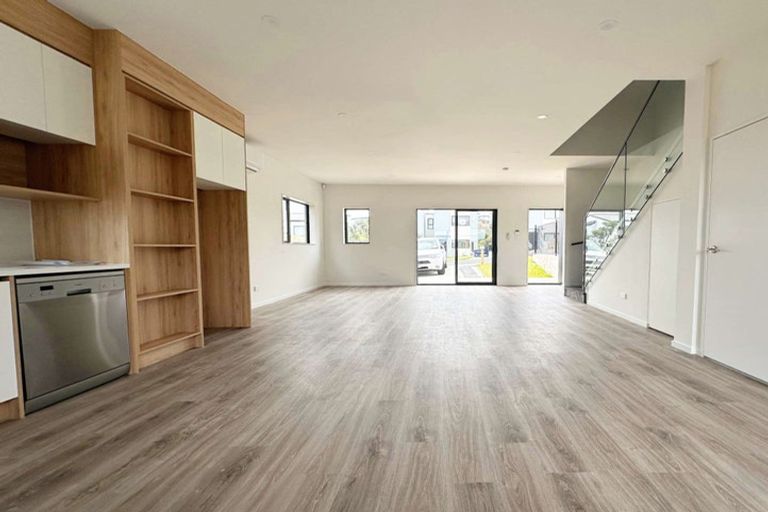 Photo of property in 46b Crestview Rise, Papakura, 2110