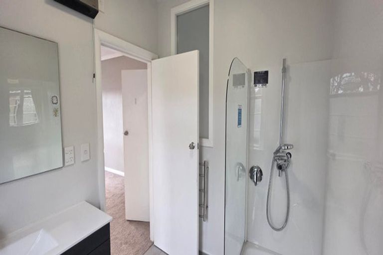 Photo of property in 98/98a Weraroa Road, Levin, 5510