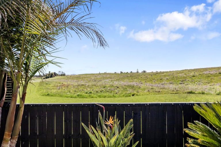 Photo of property in 82 Palm Springs Boulevard, Papamoa Beach, Papamoa, 3118