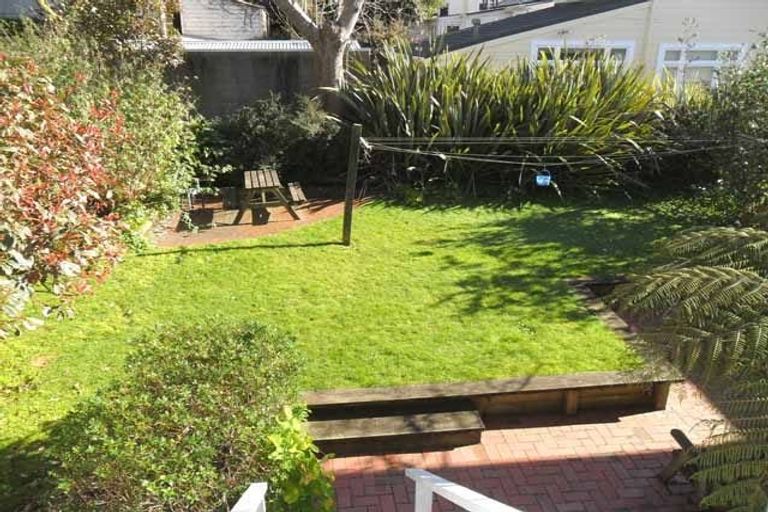 Photo of property in 2/28 Grant Road, Thorndon, Wellington, 6011