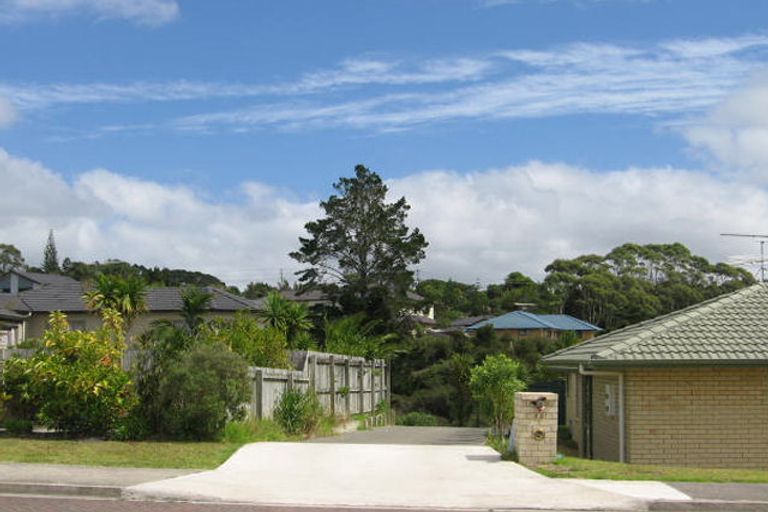 Photo of property in 48 Bluebird Crescent, Unsworth Heights, Auckland, 0632