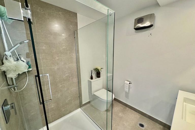 Photo of property in 5/8 Valron Road, Te Atatu South, Auckland, 0602