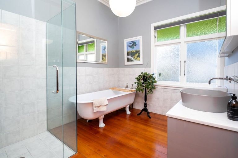 Photo of property in 11 Lawrence Road, Hospital Hill, Napier, 4110