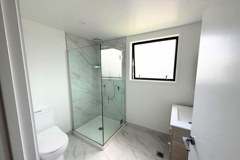 Photo of property in 10/172 Don Buck Road, Massey, Auckland, 0614