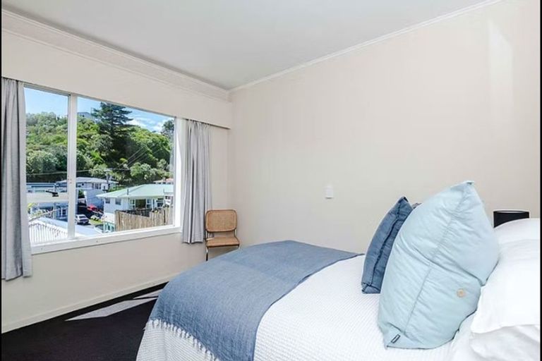 Photo of property in 10 Black Rock Road, Newlands, Wellington, 6037