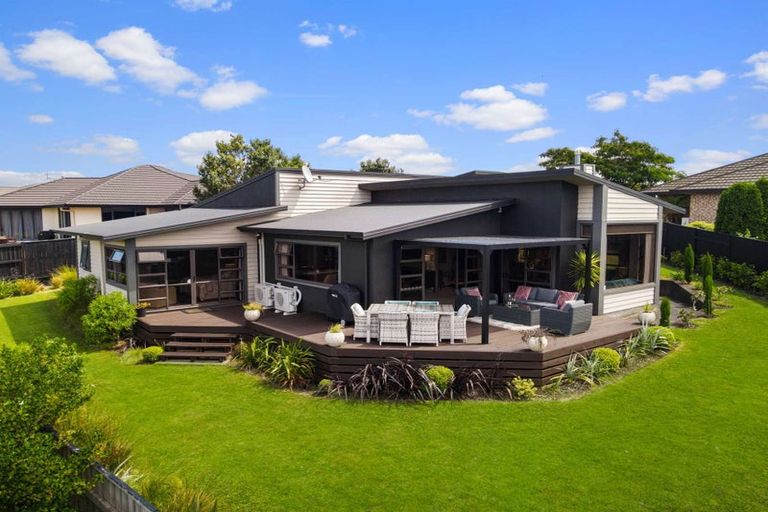 Photo of property in 28 Johnstone Drive, Fitzherbert, Palmerston North, 4410