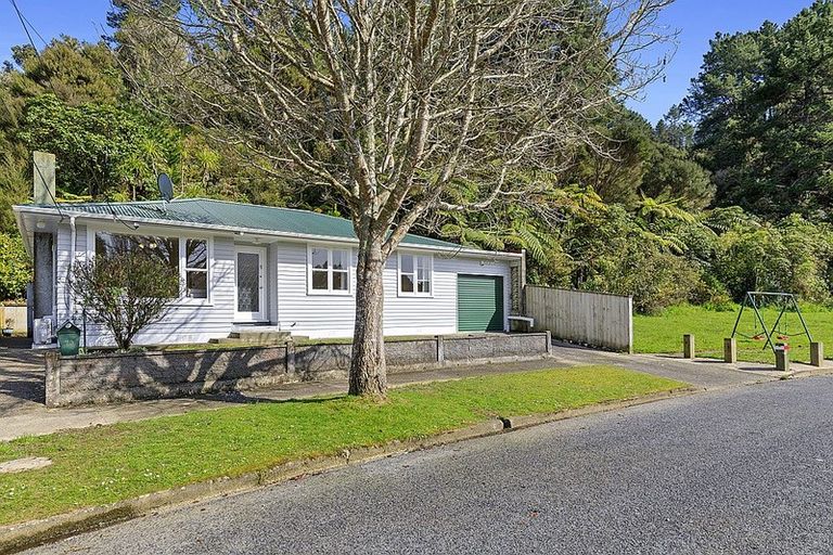 Photo of property in 73 Delaney Drive, Stokes Valley, Lower Hutt, 5019