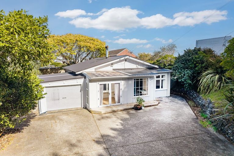 Photo of property in 1 Gordon Road, Plimmerton, Porirua, 5026