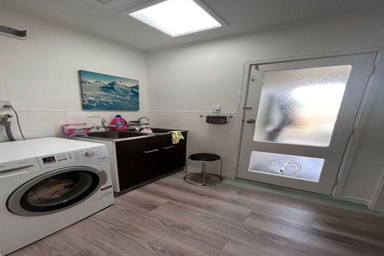 Photo of property in 11 View Road, Shelly Park, Auckland, 2014