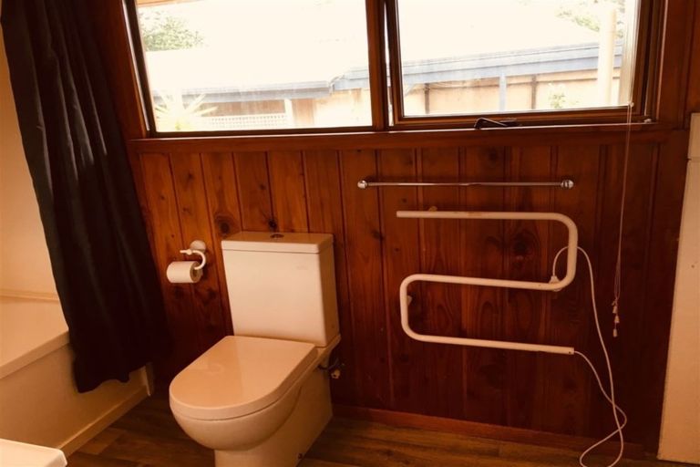 Photo of property in 34 Red Hills Road, Massey, Auckland, 0614