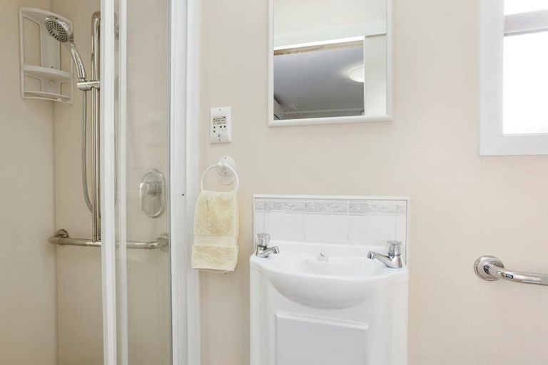 Photo of property in 6 The Anchorage, Sunnyhills, Auckland, 2010