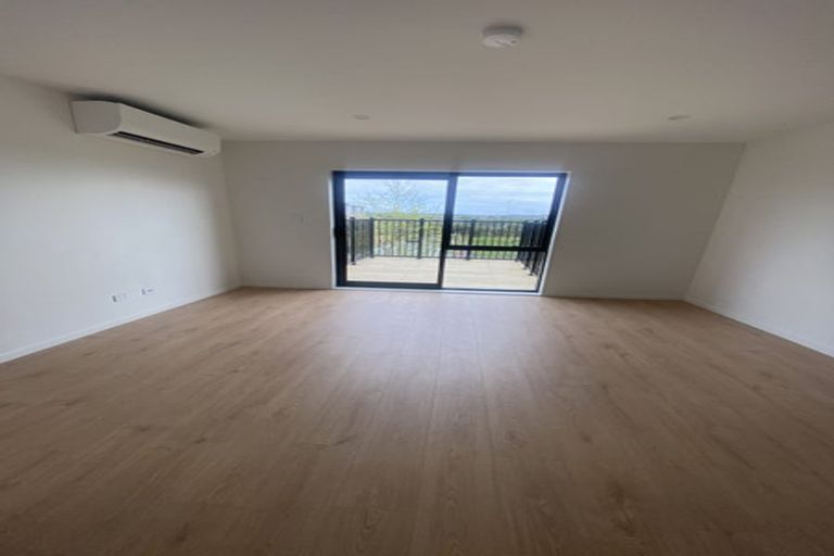 Photo of property in 15 Falcon Crescent, Hobsonville, Auckland, 0618