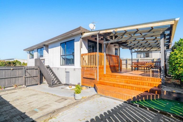 Photo of property in 1/5 Eulogy Place, Randwick Park, Auckland, 2105