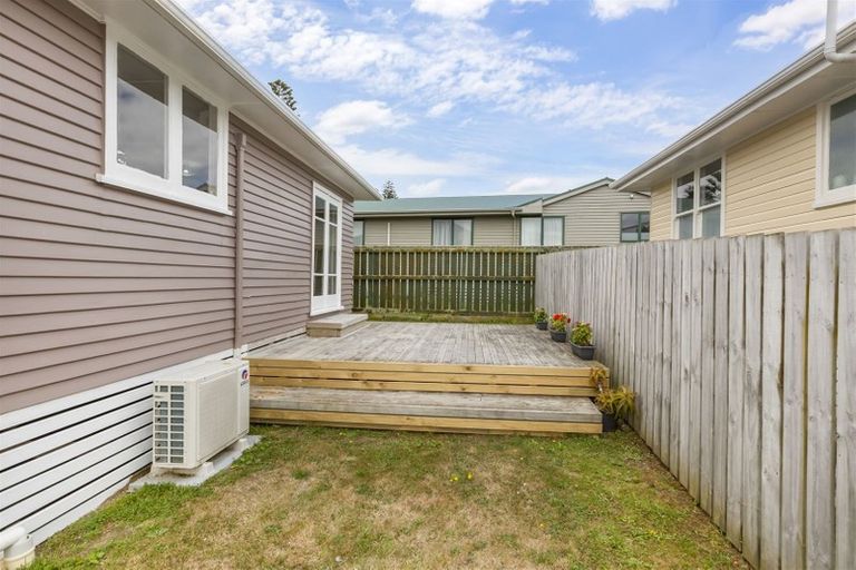Photo of property in 2a Taupiri Crescent, Titahi Bay, Porirua, 5022