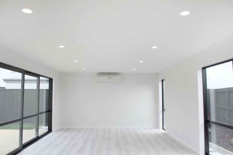 Photo of property in 1 Mcarthur Close, Silverdale, 0932