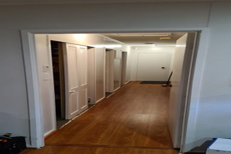 Photo of property in 1/219 Glenfield Road, Hillcrest, Auckland, 0627