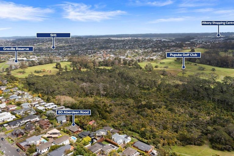 Photo of property in 2/60 Aberdeen Road, Campbells Bay, Auckland, 0620