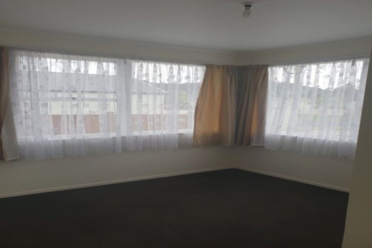 Photo of property in 6 Knox Road, Swanson, Auckland, 0612