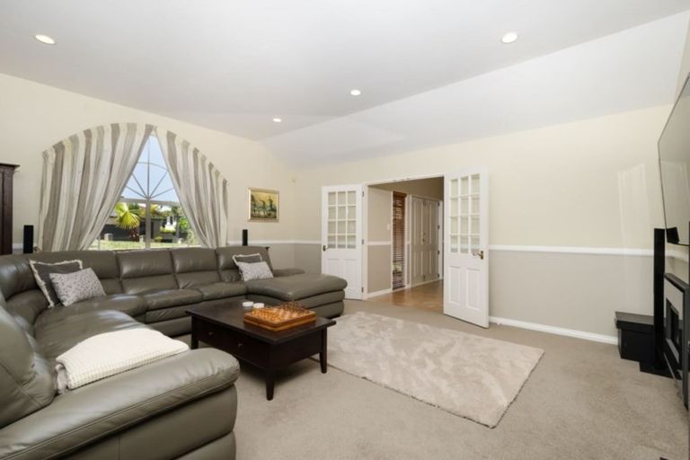 Photo of property in 3 Kahala Place, West Harbour, Auckland, 0618