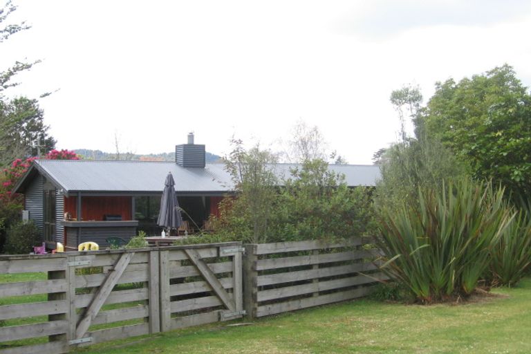 Photo of property in 2 Benn Road, Lake Okareka, Rotorua, 3076