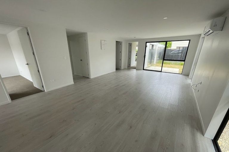 Photo of property in 8/101 Hobsonville Road, West Harbour, Auckland, 0618