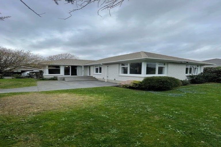 Photo of property in 32 Tintern Avenue, Avonhead, Christchurch, 8042